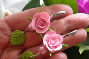 Серьги с розовыми розами из полимерной глины - Описание