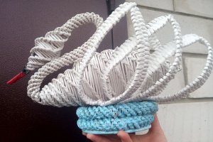 Лебідь, газетна лоза
