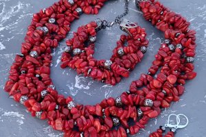 Комплект из натуральных кораллов пышное ожерелье браслет серьги - Описание