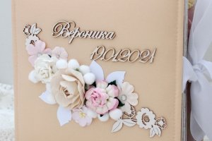Скрапбукінг альбом для новонародженої дівчинки на рік
