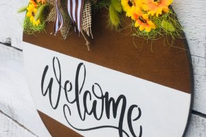 Вывеска в прихожую Welcome - Описание