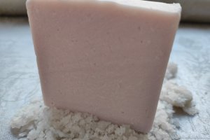 Робота Мило з рожевою морською сіллю