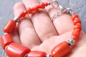 Браслет из натуральных лососевых кораллов № 230 - Описание