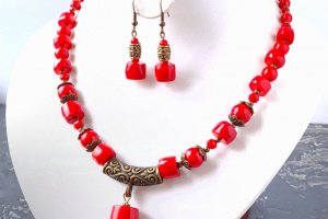 Колье с натуральнмы кораллами с этно орнаментом - Описание