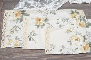 Серветка на кошик з мереживом 52 * 28см. жовті квіти - Опис