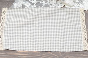 Серветка на кошик з мереживом 47 * 23см. сіра клітина - Опис