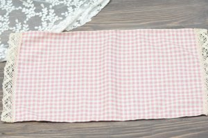 Серветка на кошик з мереживом 23 * 47см. рожева клітина - Опис