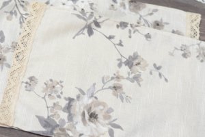 Серветка на кошик з мереживом 51 * 33 см. сірі квіти - Опис