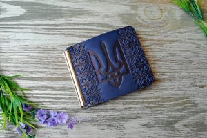 Кошелек зажим для денег с тиснением "Тризуб  вышиванка" кожа - Описание