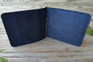 Кошелек зажим для денег с тиснением "Тризуб  вышиванка" кожа - Описание