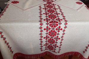 Українська вишита скатертина з серветками Берегиня.