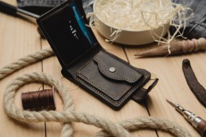 Мужской кошелек ручной работы. - Описание