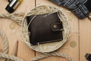 Мужской кошелек ручной работы. - Описание