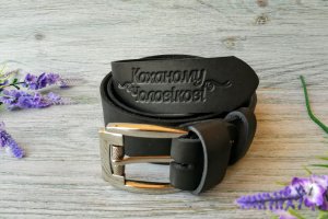 Кожаный ремень мужской черный  "Коханому Чоловікові"  - Опис