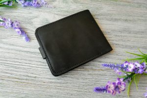 Портмоне  черное на 6 отделов  из  кожи "Кельтский узел"   - Описание