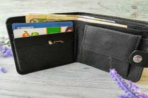Портмоне  черное на 6 отделов  из  кожи "Кельтский узел"   - Описание