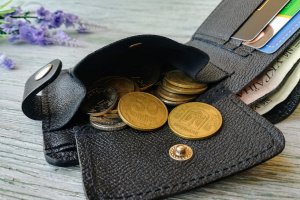 Портмоне  черное на 6 отделов  из  кожи "Кельтский узел"   - Описание