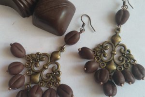Вантажні сережки з кавою на античної бронзової фурнітури - Опис