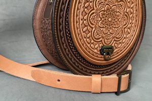 Кожаная сумка "Колорит" беж + коричневый - Описание