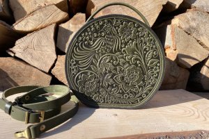 Оливкова жіноча шкіряна сумка " Жайворонок" кругла,  - Опис
