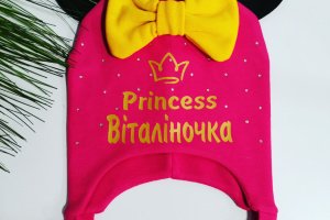 Шапочка с завязками и именем