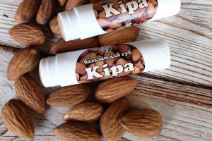 Бальзам для губ "Кіра" з мигдалем - Опис