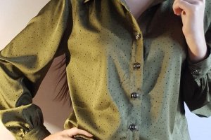 Блузка в горошек. Цвет хаки.  - Описание