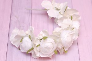 Білий обруч ободок з півоніями і гортензією - Опис