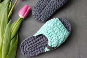 Работа Тапочки для девушки, цвета Стоун и Тиффани