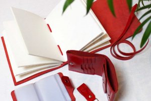 Набор кожаных аксессуаров для женщин - Описание