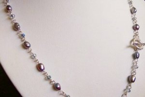 Работа Цепочка из серебристого жемчуга