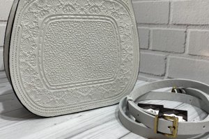 Женская кожаная сумка ручной работы "Азалия" белая - Описание