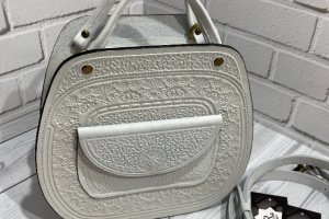 Женская кожаная сумка ручной работы "Азалия" белая - Описание
