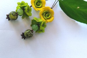Вантажні сережки з жовто салатовим трояндами - Опис