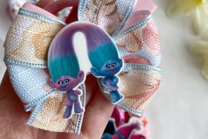 Бантики- резинки тролли 2 - Описание