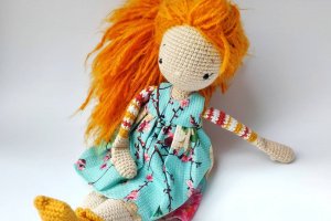 Работа Кукла для девочки с длинными волосами,