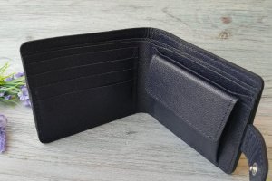 Портмоне синее на 8 отделов "Лев" из натуральной кожи  - Описание