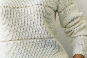 Свитер на одно плечо - Описание
