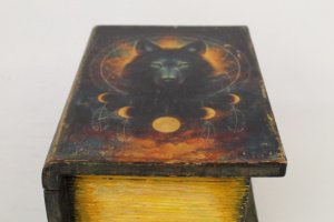 Декоративна дерев'яна шкатулка-книга "Вовк" - Опис
