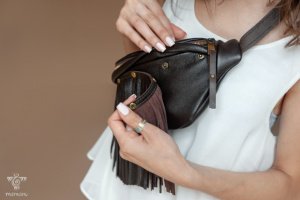 Шкіряна Поясна Сумка Зі З'ємною Бахромою - Опис