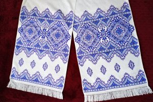 Вышитый рушник на иконы, на свадьбу - Описание