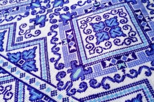 Вышитый рушник на иконы, на свадьбу - Описание