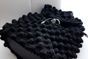 Рюкзак с узором "шишечки" черный - Описание