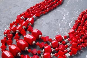 Стильное длинные бусы из натуральных кораллов - Описание