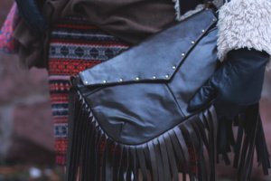 Темно коричневая Сумка клатч со съемным Бахромой - Описание