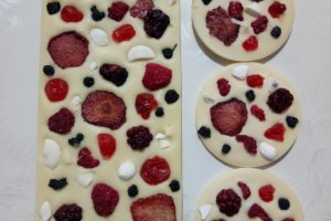 Шоколадний набір "Ягоди з йогуртом"