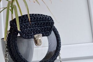 Круглая черная сумка с прозрачным окном