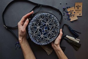 Маленькая Кожаная Сумка с ручной росписью - Описание