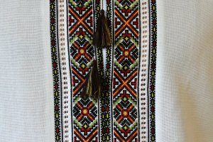 Рубашка-вышиванка с ярким гуцульским орнаментом - Описание