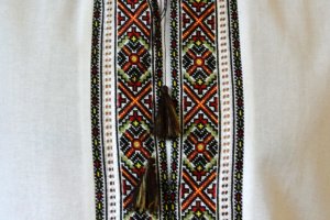 Рубашка-вышиванка с ярким гуцульским орнаментом - Описание